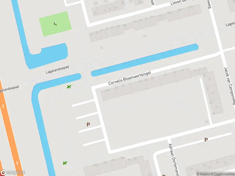 Ambulance met grote spoed naar de Cornelis Bloemaertsingel in Rotterdam