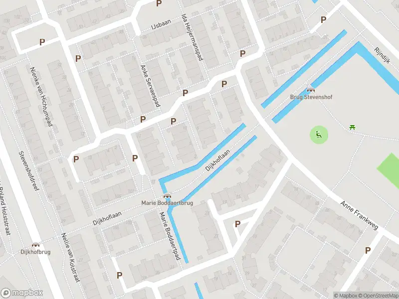 Ambulance met gepaste spoed naar de Nellie Bodenheimpad in Leiden
