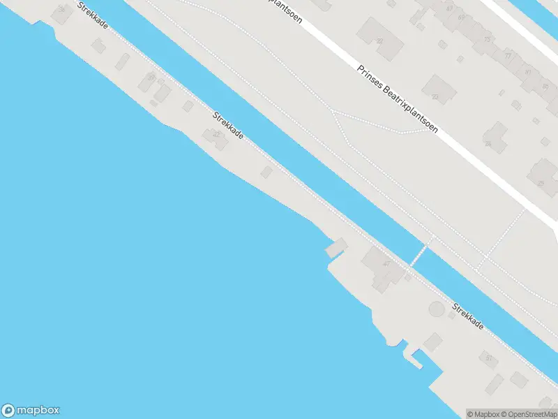 Ambulance met gepaste spoed naar de Strekkade in Rotterdam