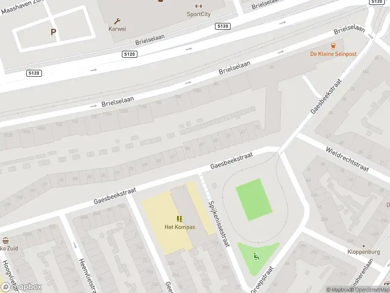 Ambulance met grote spoed naar de Gaesbeekstraat in Rotterdam