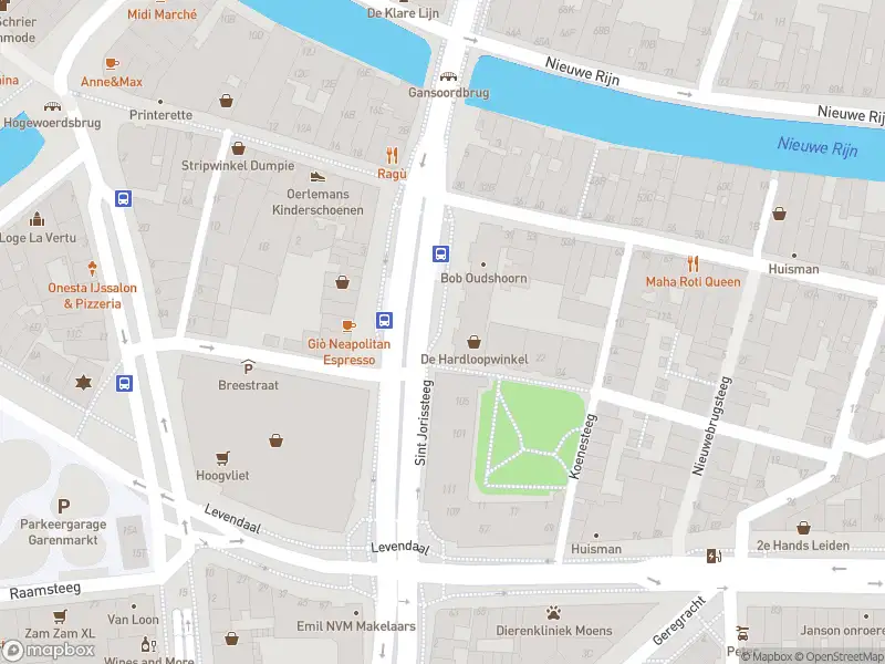 Ambulance met gepaste spoed naar de Sint Jorissteeg in Leiden