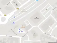 Brandweer met gepaste spoed naar de Stationsdwarsweg in Rijssen vanwege een liftopsluiting