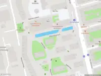 Ambulance met grote spoed naar de Waterkeringweg in Amsterdam