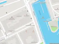 Ambulance met gepaste spoed naar de Veerhaven in Rotterdam