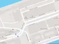 Ambulance met grote spoed naar de Brede Hilledijk in Rotterdam