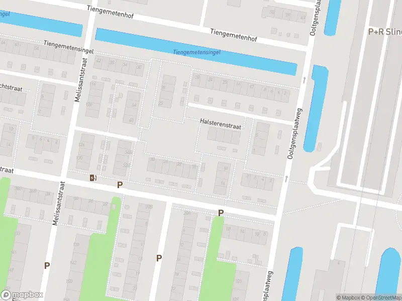 Ambulance met grote spoed naar de Halsterenstraat in Rotterdam