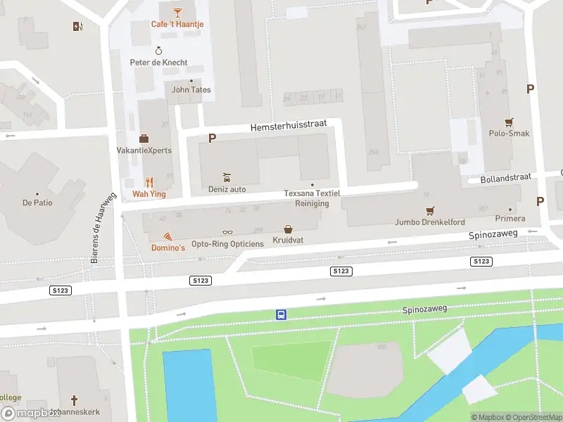 Ambulance met gepaste spoed naar de Spinozaweg in Rotterdam