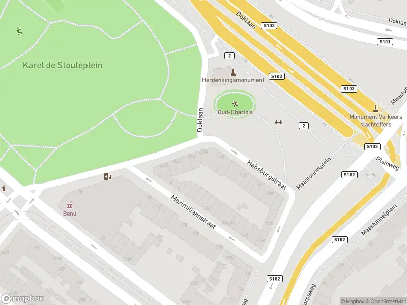 Ambulance met grote spoed naar de Habsburgstraat in Rotterdam