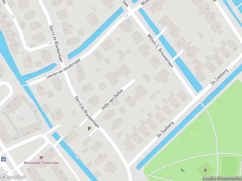 Ambulance met gepaste spoed naar de Hofje van Delfos in Leiderdorp