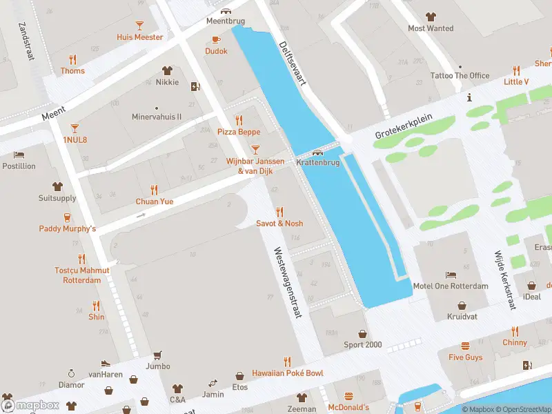 Ambulance met grote spoed naar de Westewagenstraat in Rotterdam