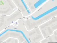 Ambulance met grote spoed naar de Leerspiegel in Ouderkerk aan de Amstel