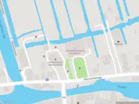 Ambulance met grote spoed naar de Kastanjeplein in Giessenburg