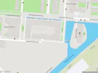 Ambulance met grote spoed naar de Gaasterlandstraat in Amsterdam