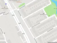 Ambulance met grote spoed naar de Klaroenstraat in Amsterdam
