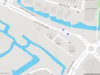 Ambulance met grote spoed naar de Dr. J.M. den Uylsingel in Alphen aan den Rijn