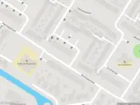 Ambulance met grote spoed naar de Lepelaarstraat in Rozenburg