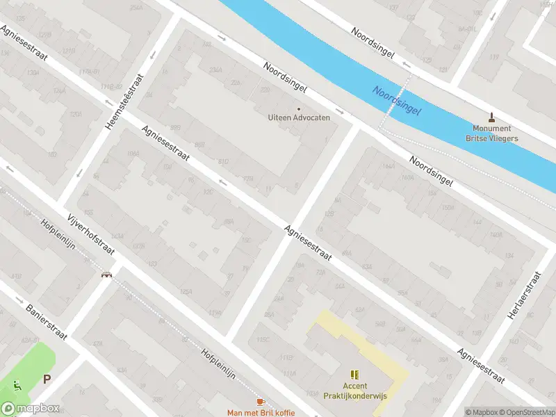 Ambulance met grote spoed naar de Wateringhestraat in Rotterdam