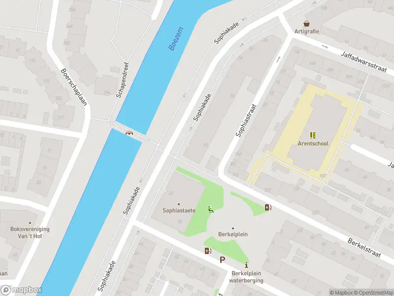 Ambulance met grote spoed naar de Sophiakade in Rotterdam