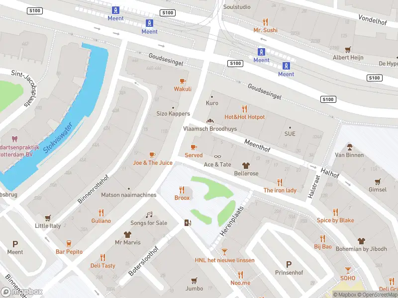 Ambulance met grote spoed naar de Pannekoekstraat in Rotterdam