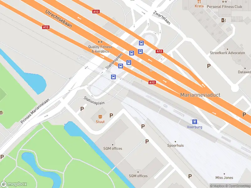 Ambulance met grote spoed naar de Stationsplein in Voorburg