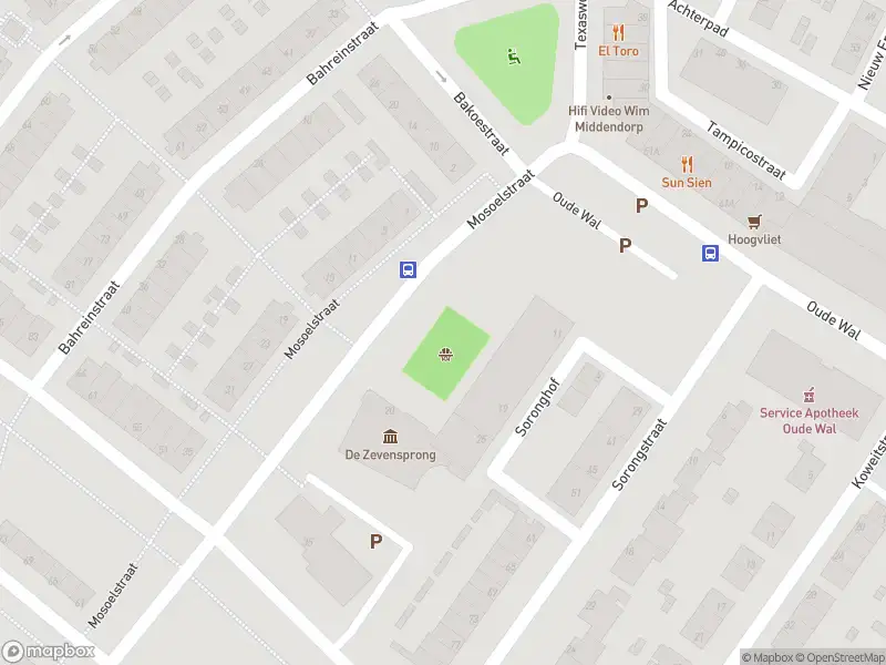 Ambulance met gepaste spoed naar de Mosoelstraat in Hoogvliet Rotterdam