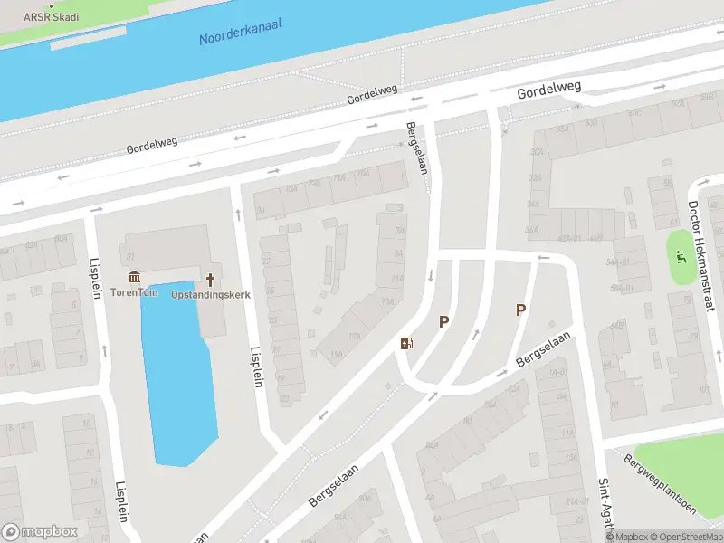 Ambulance met grote spoed naar de Bergselaan in Rotterdam