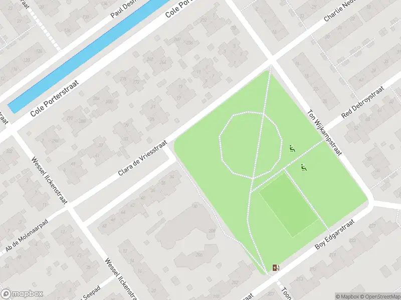 Ambulance met gepaste spoed naar de Clara de Vriesstraat in Rotterdam