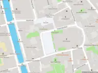 Ambulance met gepaste spoed naar de Janvossensteeg in Leiden