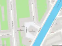 Ambulance met grote spoed naar de Piri Reisplein in Amsterdam