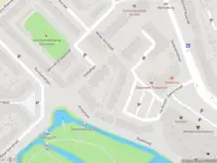 Ambulance met grote spoed naar de Stevenshofdreef in Leiden