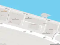 Ambulance met grote spoed naar de Waagdragerhof in Amsterdam