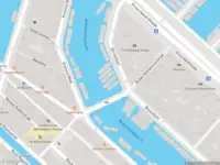 Ambulance met gepaste spoed naar de Binnen Bantammerstraat in Amsterdam