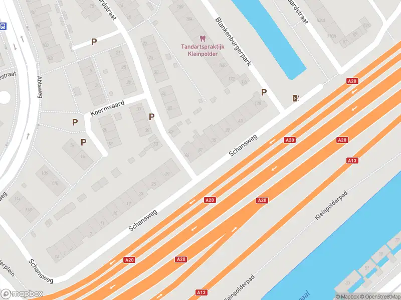 Ambulance met gepaste spoed naar de Schansweg in Rotterdam
