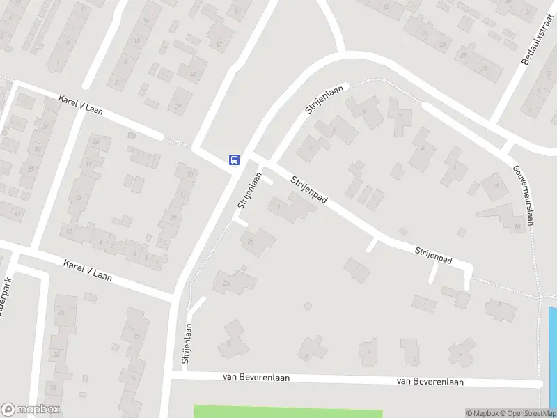 Brandweer en politie met grote spoed naar de Strijenpad in Geertruidenberg vanwege personen te water