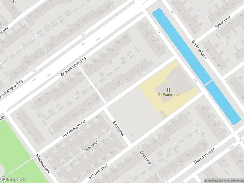 Ambulance met gepaste spoed naar de Koevordermeer in Rotterdam