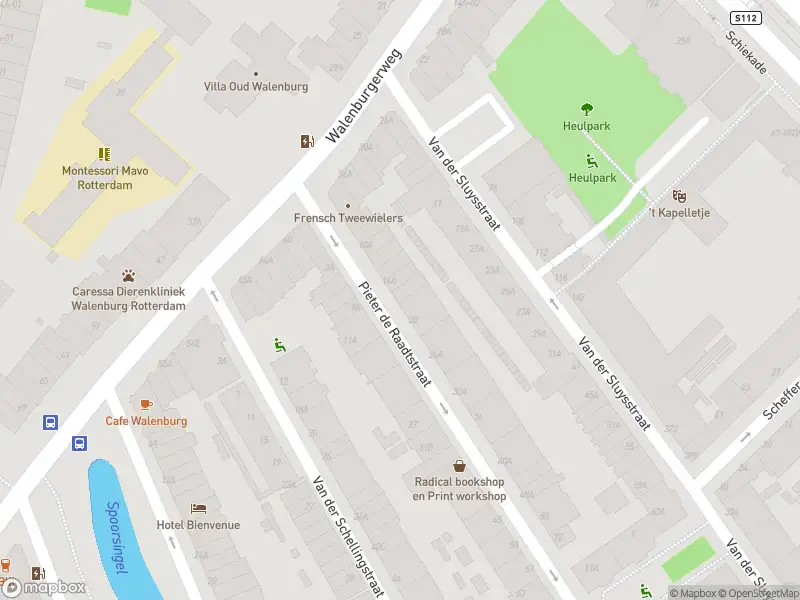 Ambulance met gepaste spoed naar de Pieter de Raadtstraat in Rotterdam