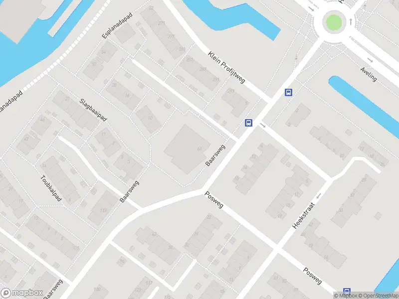 Ambulance met gepaste spoed naar de Baarsweg in Hoogvliet Rotterdam