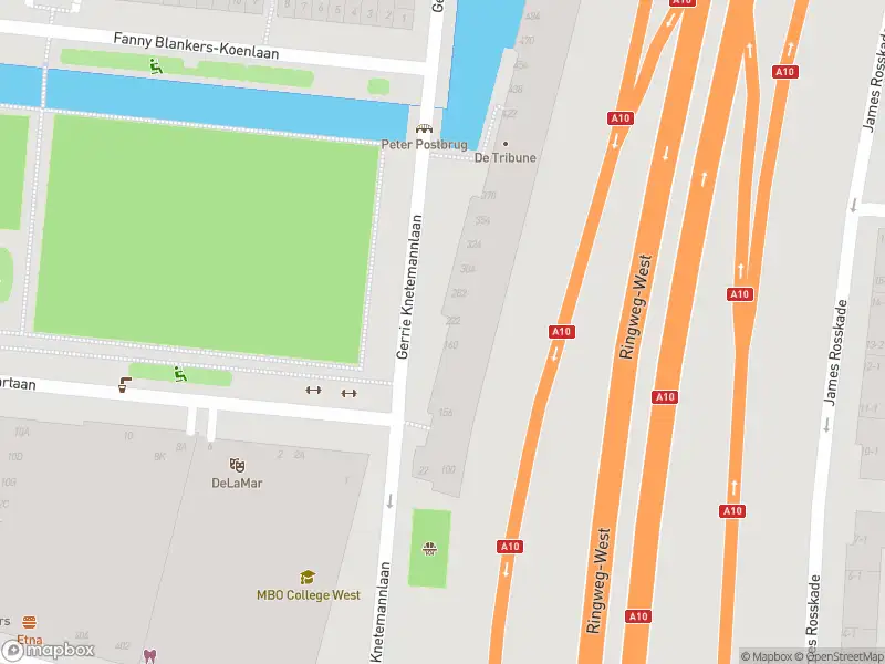 Ambulance met grote spoed naar de Gerrie Knetemannlaan in Amsterdam