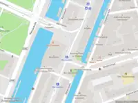 Ambulance met gepaste spoed naar de Marnixplein in Amsterdam