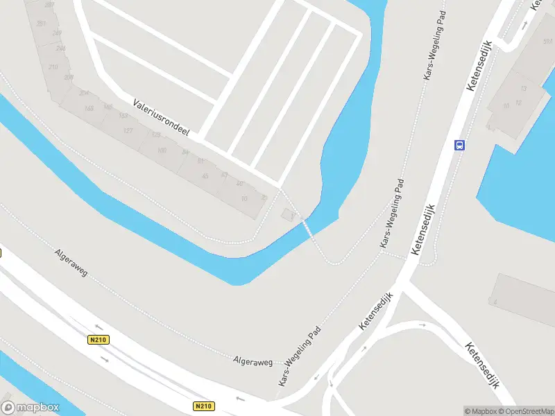 Ambulance met grote spoed naar de Valeriusrondeel in Capelle aan den IJssel