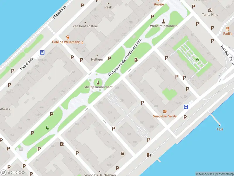 Ambulance met grote spoed naar de Burgemeester Hoffmanplein in Rotterdam