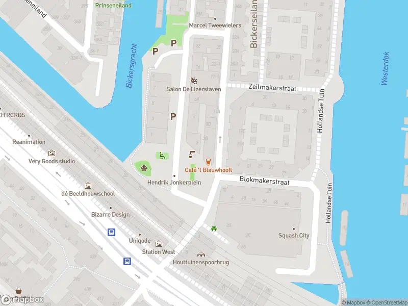 Ambulance met grote spoed naar de Hendrik Jonkerplein in Amsterdam