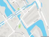 Politie met grote spoed naar de Hof van Wieligh in Nootdorp vanwege voertuigen te water