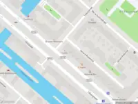 Ambulance met grote spoed naar de IJburglaan in Amsterdam