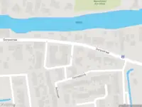Ambulance met gepaste spoed naar de Burgemeester Boudet van Damstraat in Oud-Alblas