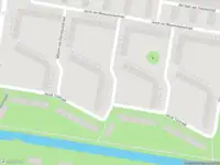 Brandweer met gepaste spoed naar de Daam van Harenstraat in Amsterdam vanwege een liftopsluiting