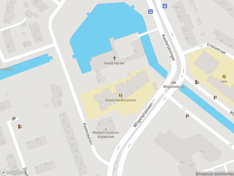 Ambulance met grote spoed naar de Kastanjeplein in Rotterdam