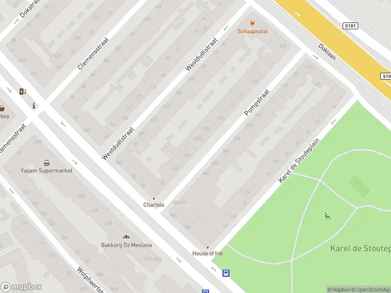 Ambulance met grote spoed naar de Pompstraat in Rotterdam