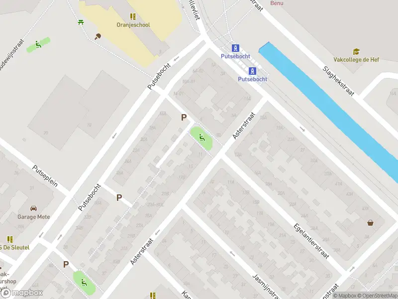 Ambulance met grote spoed naar de Egelantierstraat in Rotterdam