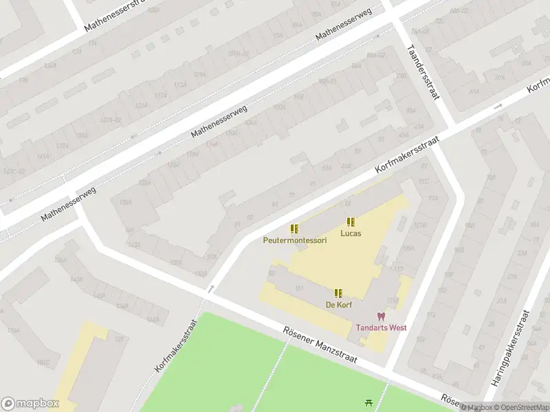 Ambulance met gepaste spoed naar de Korfmakersstraat in Rotterdam